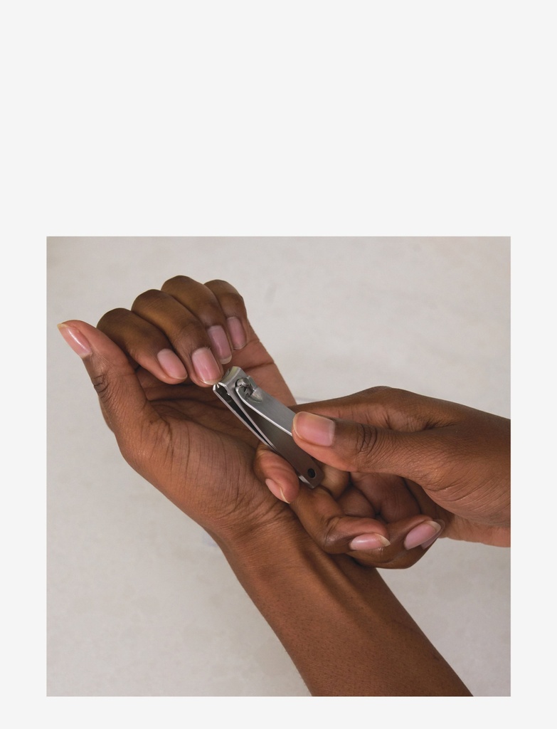 Fingernail clipper
